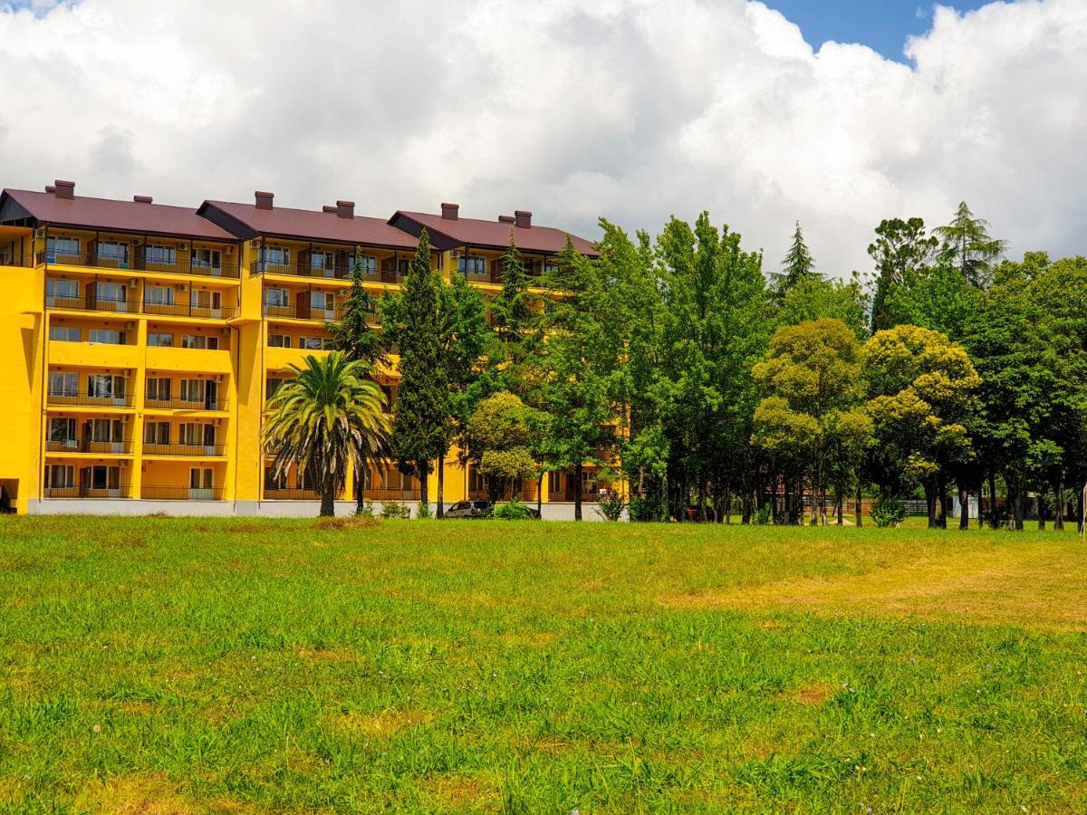Парк-Отель Олимп Pizunda Exterior foto